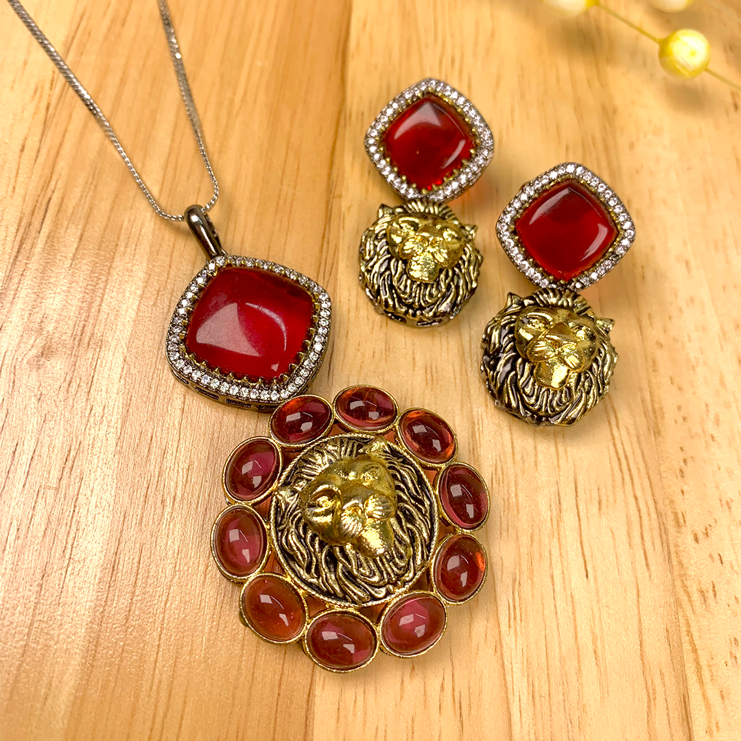 Leonara Pendant Set