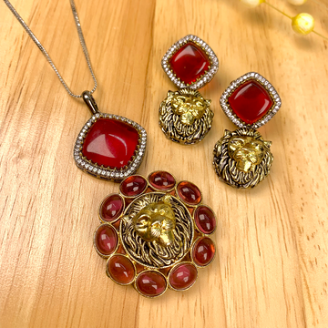 Leonara Pendant Set
